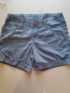 Kuhl Women’s Casual Pocket Shorts in Charcoal 10
